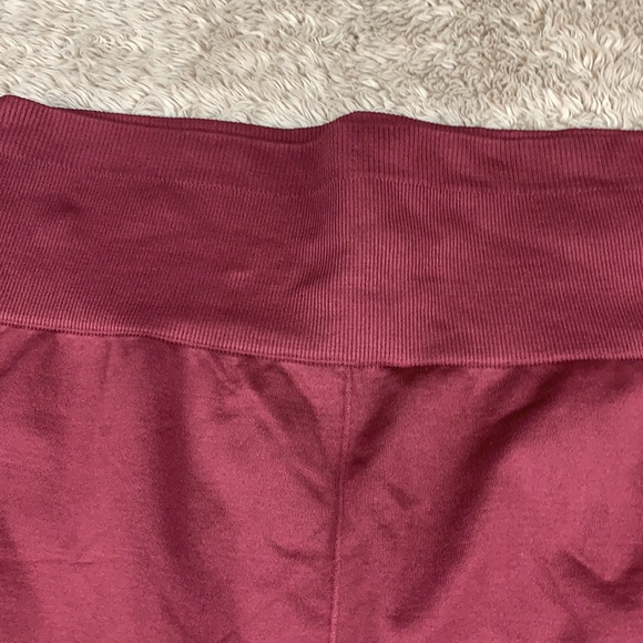 Fabletics High-Wasit Seamless Capris - Picture 5 of 8